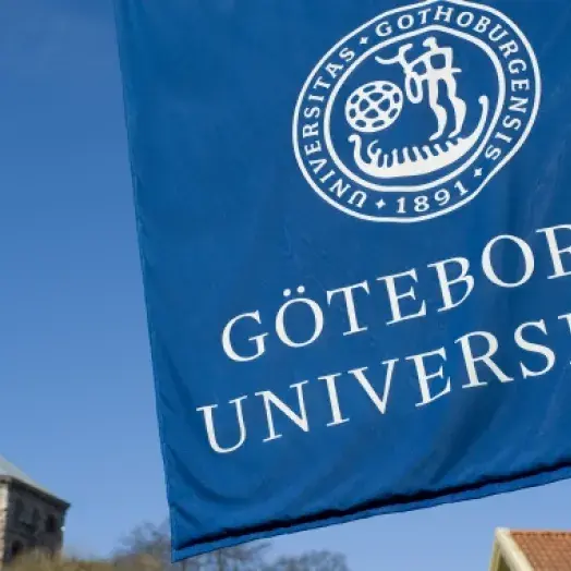 A flag showing the University of Gothenburg logo